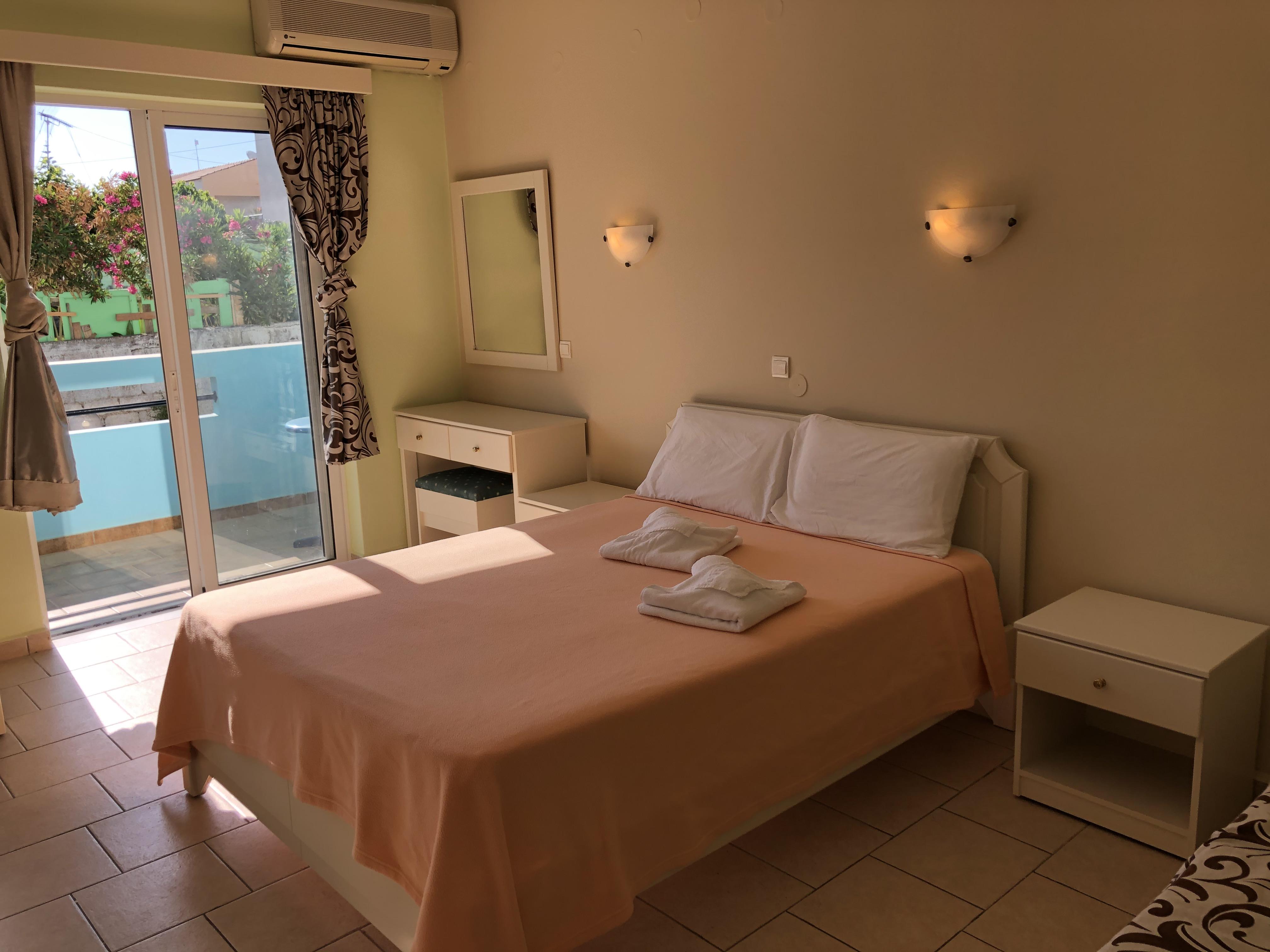 Epis Hotel Agia Marina  Exterior photo