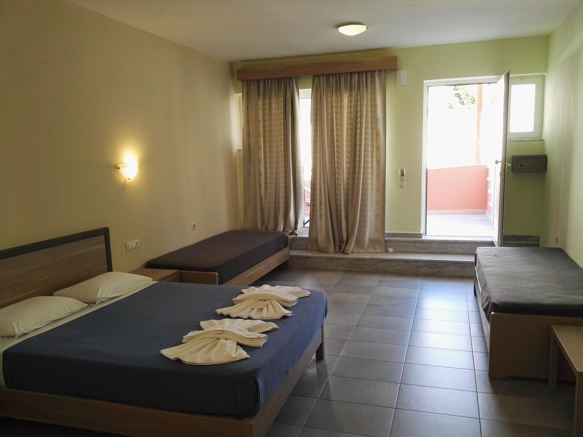 Epis Hotel Agia Marina  Exterior photo