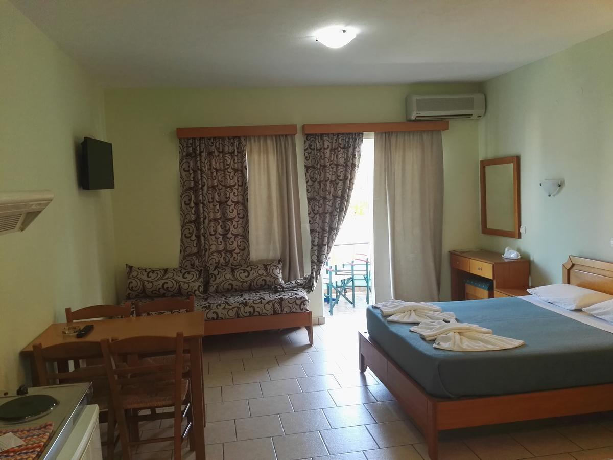 Epis Hotel Agia Marina  Exterior photo