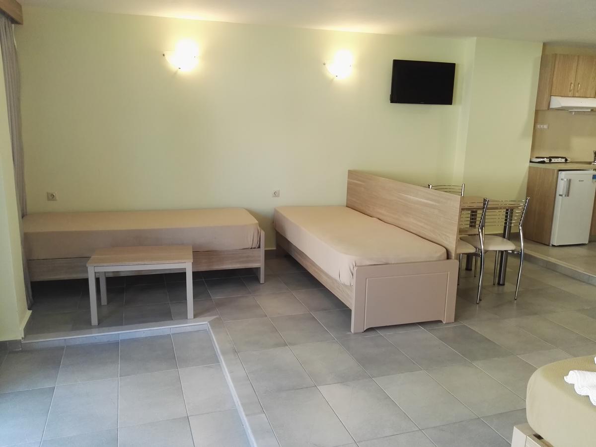 Epis Hotel Agia Marina  Exterior photo