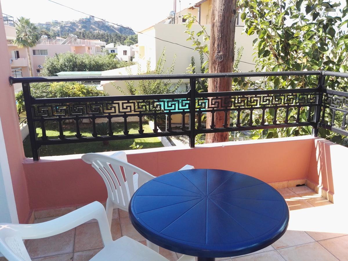 Epis Hotel Agia Marina  Exterior photo