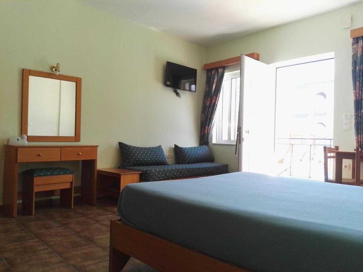 Epis Hotel Agia Marina  Exterior photo