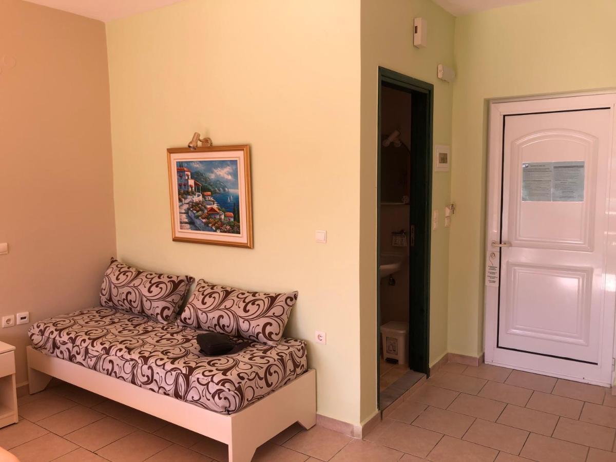 Epis Hotel Agia Marina  Exterior photo
